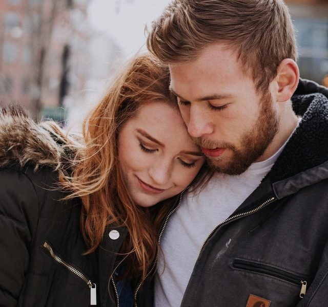 healthy couple showing green flag in a relationship