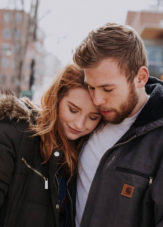 healthy couple showing green flag in a relationship