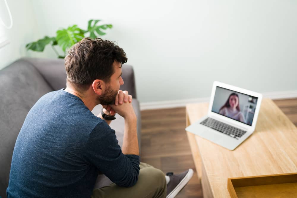 boyfriend and girlfriend trying to stay emotionally connected through their long distance relationship