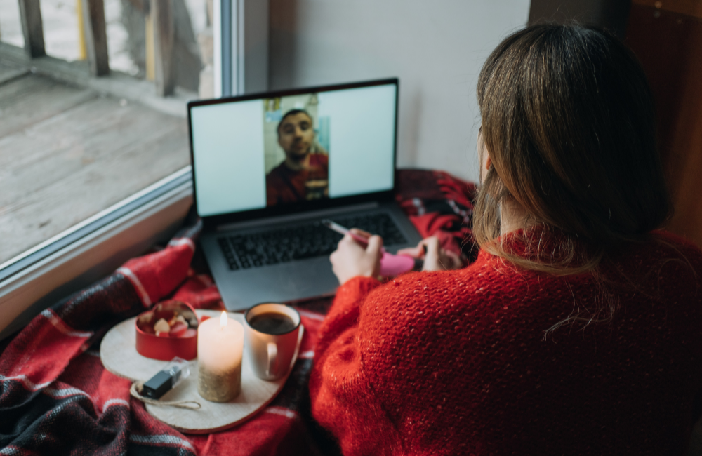 girl FaceTiming her date online dating