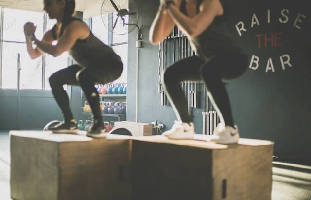 girls working on themselves by going to the gym 